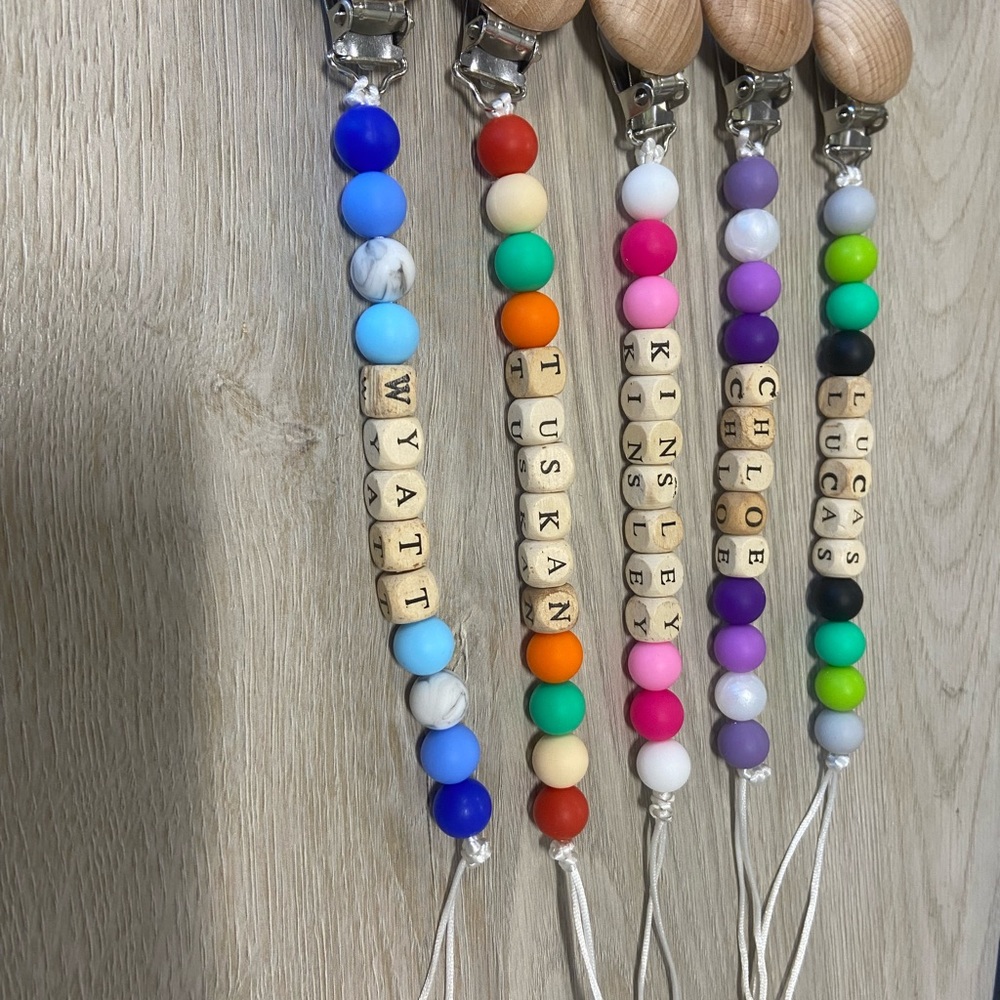 Baby pacifier clip